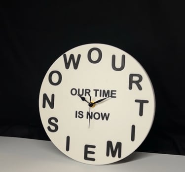 Moderne Wanduhr aus 3D-Druck mit Quarzuhrenwerk