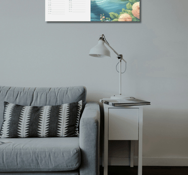on est dans le salon et il y a un calendrier biblique accroché