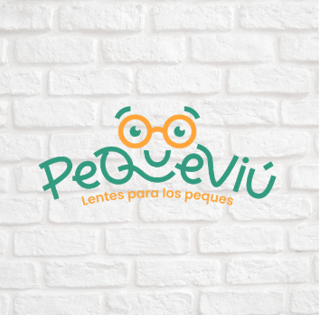 Logotipo Pequeviú marca de lentes para niños