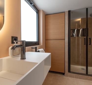 Architecture intérieure sur mesure, harmonie des matières et des volumes