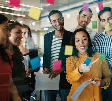 equipe de trabalho em uma reunião