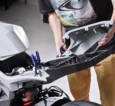 Installation d’un carénage arrière de moto conçu en impression 3D