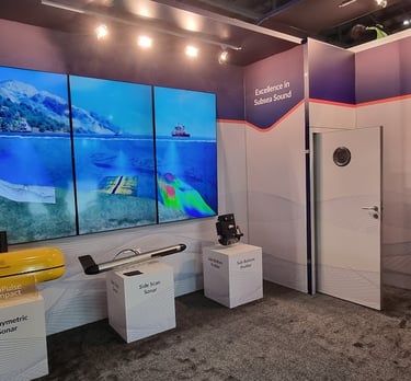 MountMt=yTV - tripple Samsung 65" TV's mounted in portrait position to form a video wall