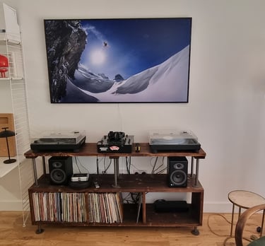 MountMyTV - Samsung 65" Frame TV mounted on a wall