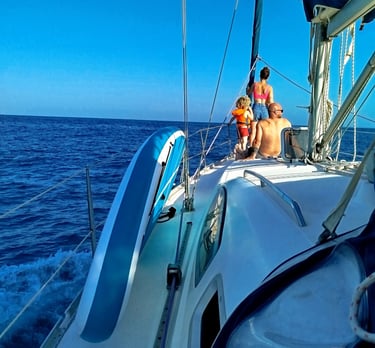 sorties en bateau à barcelone en famille ou entre amis