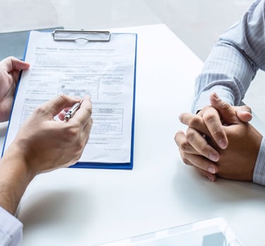 Análise de documentos técnicos para responsabilidade técnica empresarial.