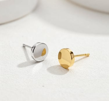 Close-up of elegant gold and emerald semijoias displayed on a moss green velvet cloth.