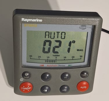a raymarine auto pilothead st6002 powered on with data on screen 