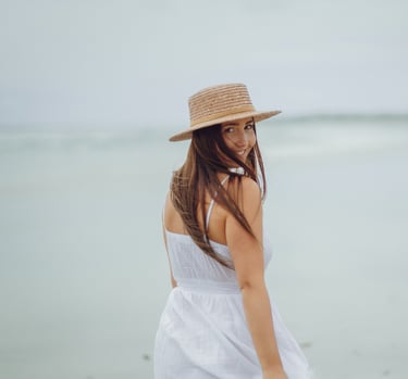 women candid walking pose