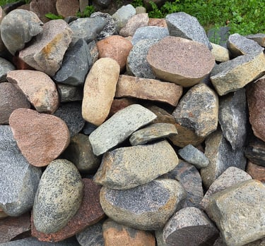 Skaldytas akmuo, akmens skaldymas.