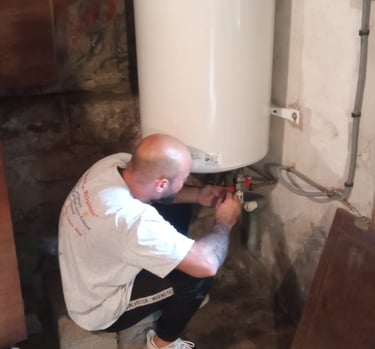 Installation de chauffe-eau par Bati Fl’eau  dans une maison à Marseille 13008