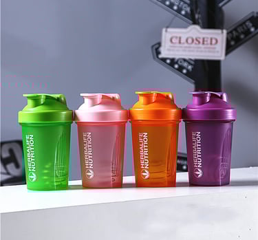 Fabricant de shakers plastique PP. Modèles et tailles à façon et impression de vos logos.
