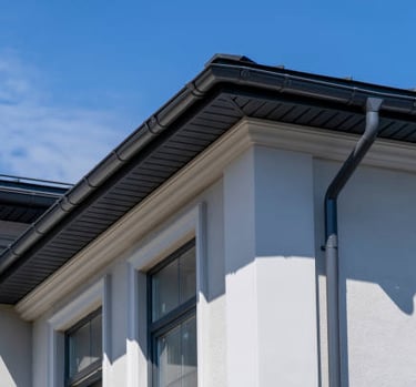 Detalle de impermeabilización de fachada contra humedades en un proyecto en Bizkaia