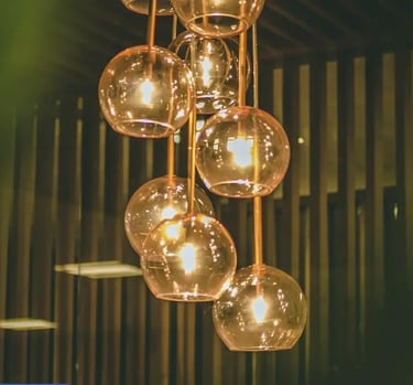 Installation de luminaires encastrés et systèmes d'éclairage design pour projets de rénovation.