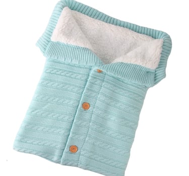 Baby sleeping bag with knitted fabric shell and fleece lining