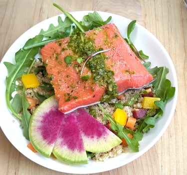 wild salmon quinoa salad Healthy personal chef retreats weekly meal prep portland oregon meal plan