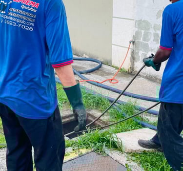 funcionários da suprema desentupidora