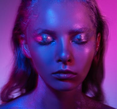 full shimmering make up under black lithe