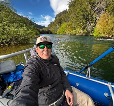 Manuel Rivera Guia oficial de pesca con mosca en Lago Puelo Patagonia