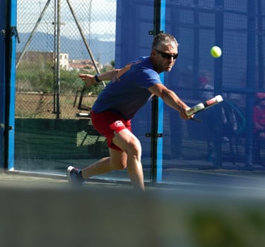 Jugando a padel en el cvn