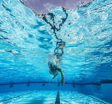 nadador compitiendo en el club valenciano de natación