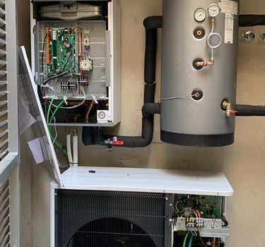 Cuadro en reparación por AISPAM