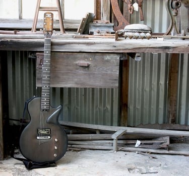 The Tumbleweed Guitar workshop. Luthier Old School.  Handmade, American, Custom Guitars.  