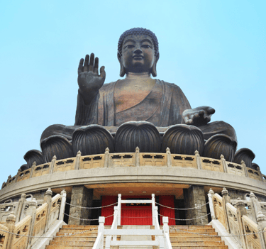 alt="Grande Buda Tian Tan em Hong Kong, atração cultural em escala de cruzeiros pela Ásia