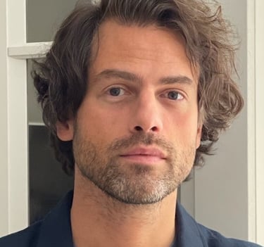 Portrait of Charles, French language tutor for online lessons