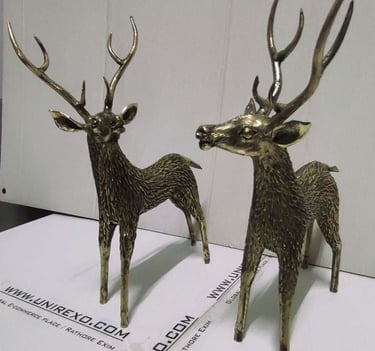 "Decorative brass sculpture featuring two graceful deer-Crafted for global buyers"