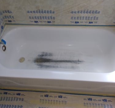 Bathtub old and worn out
