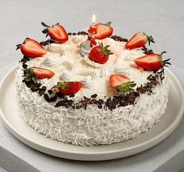 pastel con decoraciones de coco, fresas, chocolate y una vela. en un plato blanco.