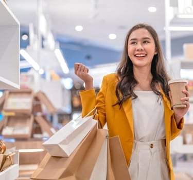 imagem de uma menina fazendo compras