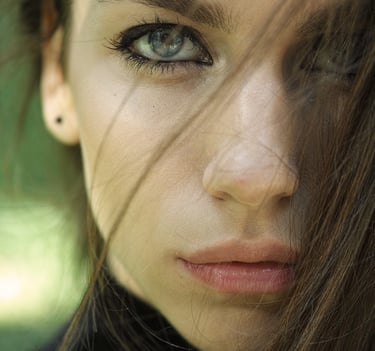 https://www.freepik.es/foto-gratis/primer-plano-mujer-preciosa_883440.htm#fromView=search&page=1&pos