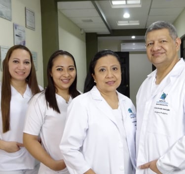 equipo de medicos y enfermeras expertos en pie diabetico
