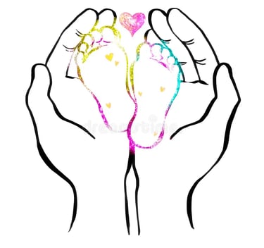 Parent tenant les pieds de leur bébé symbole du lien familial et de l'accompagnement