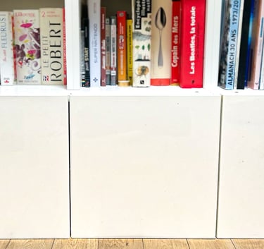 Niches bibliothèque sur mesure sous combles Shelfi – La Garenne-Colombes – mélaminé blanc