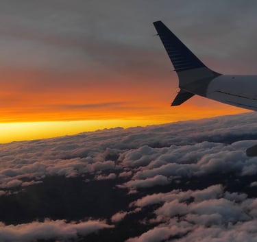 Agustina Flores viajando en avión