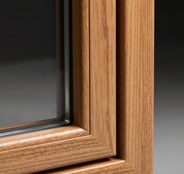 A detailed close-up shot of a high-performance window corner, showing the flawless finish of a warm natural wood frame and the precision of the multi-layered glass seal. Studio lighting highlighting the texture of the grain.