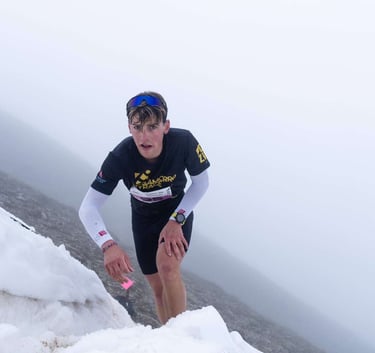 Athlète en compétition de trail préparé et entraîné par Eminence Outdoor