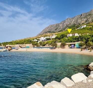 Easy Living Holiday Home first-row sea position with beach below, Lokva Rogoznica