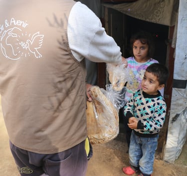 enfants reçoivent colis alimentaire palestine gaza