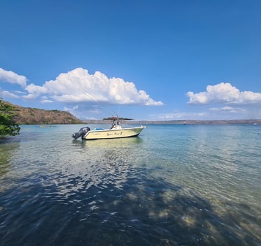Sail Fish II sport fishing boat for private fishing tours in Guanacaste, Costa Rica