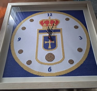 reloj del Real Oviedopor encargo, enmarcado