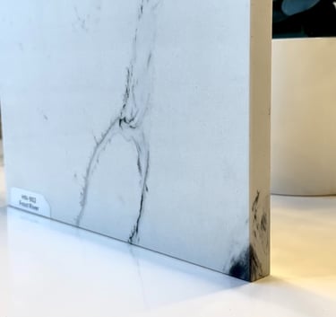 plancha de cuarzo blanco con vetas negras