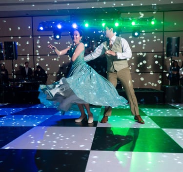 Fotos de matrimonio y fiesta. Baile de los recién casados