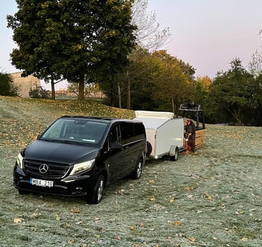 Mercedes komandos automobilis