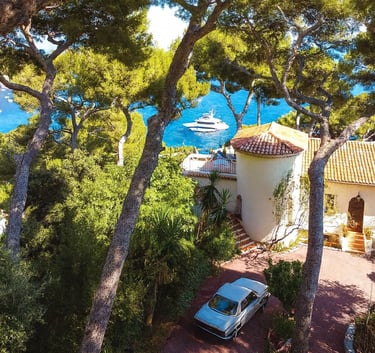 Villas bord de mer, toit provençale, bateau