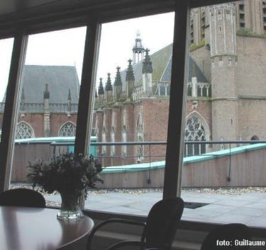 Vista da sala do Prefeito para a igreja antiga de Zuthpen