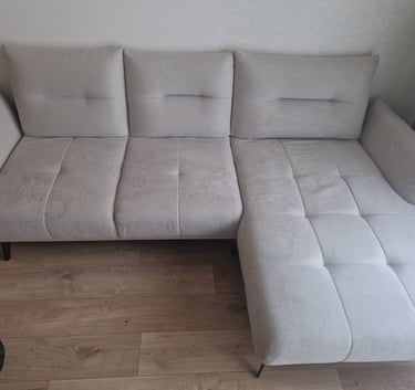Kanapa w Warszawie z plamami przed praniem